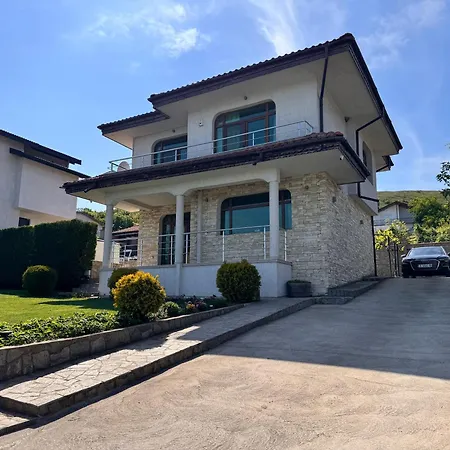 Azur- Sea View Luxury With Pool Near Balchik