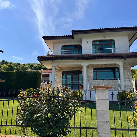 Villa Azur- Sea View Luxury With Pool Near Balchik